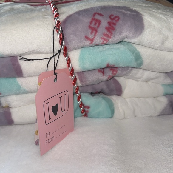 Hug Me Candy Hearts Valentine Throw Blanket - Picture 5 of 8